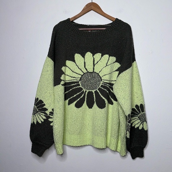 Free People in Bloom Sweater Size Medium - Picture 2 of 8